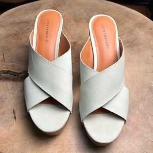 Lucky brand new sandals size 9.5. A388